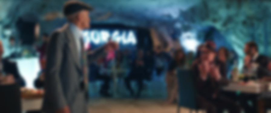Tolo Tolo backdrop